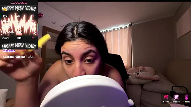 cloe small online show from 10-19-25, 03:37
