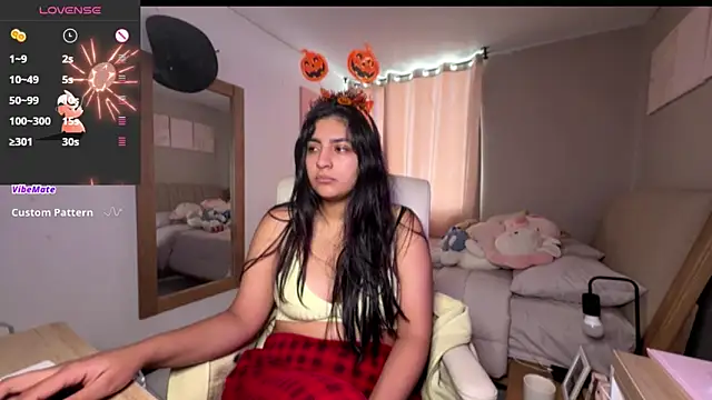 cloe small online show from 10-21-25, 08:41