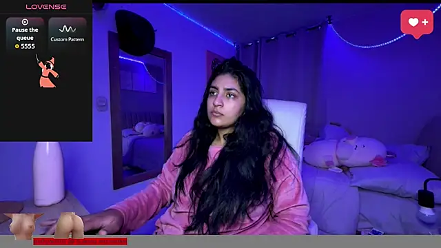 cloe small online show from 10-12-25, 07:32