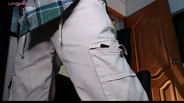Snapshot of ren_stipee chatting on 03-13-25, 11:27 ren stipee online show from 03-13-25, 11:27