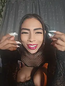 Snapshot of emma-hiill chatting on 03-22-26, 12:47 emma-hiill online show from 03-22-26, 12:47