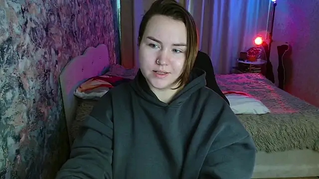 Snapshot of Jenny_Fox chatting on 02-10-26, 04:00 Jenny Fox online show from 02-10-26, 04:00