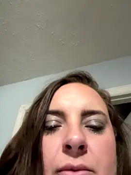 lairarose online show from 10-19-25, 09:39