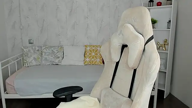 Polly  Cutie online show from 10-12-25, 05:42