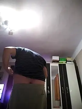 Snapshot of Grasul78 chatting on 05-07-26, 04:32 Grasul78 online show from 05-07-26, 04:32