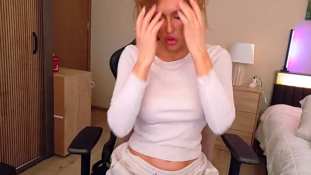 joycesilver online show from 03-10-26, 09:24