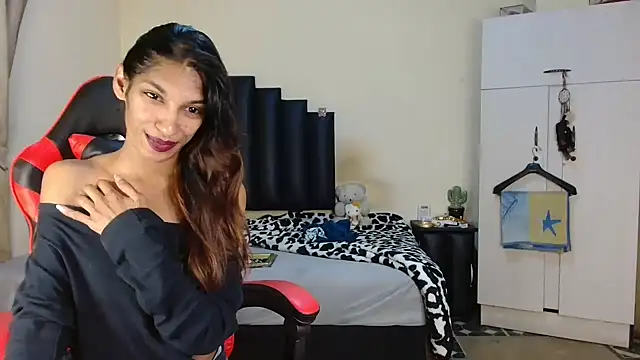 Snapshot of Silkylicious chatting on 06-24-26, 03:38 Silkylicious online show from 06-24-26, 03:38