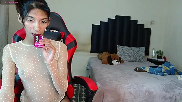 Silkylicious online show from 10-29-25, 01:26