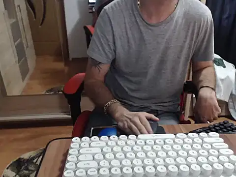 uncutguy01 online show from 09-22-25, 05:46