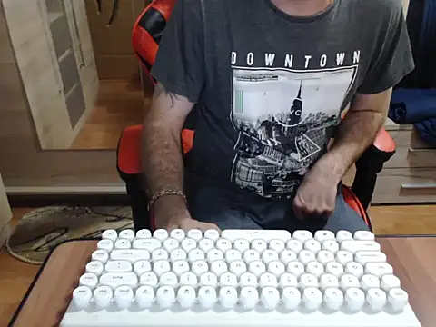 uncutguy01 online show from 10-20-25, 05:31