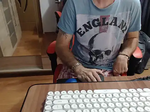 uncutguy01 online show from 09-13-25, 05:07