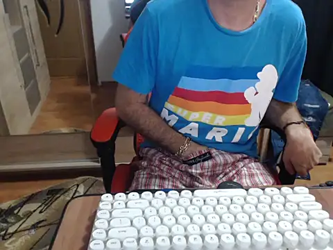 uncutguy01 online show from 09-23-25, 03:57