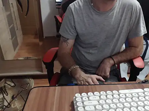 uncutguy01 online show from 09-21-25, 04:39