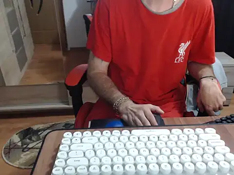 uncutguy01 online show from 09-29-25, 04:52