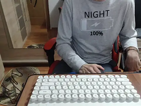 uncutguy01 online show from 10-10-25, 04:46