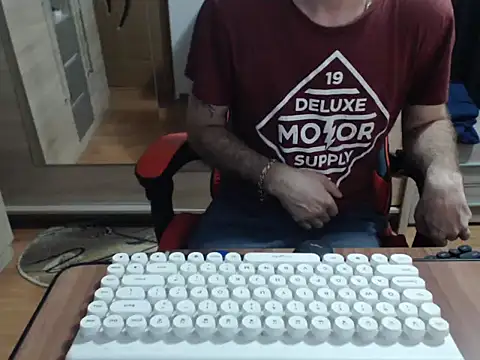 uncutguy01 online show from 10-21-25, 04:23