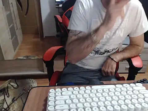 uncutguy01 online show from 09-20-25, 04:50