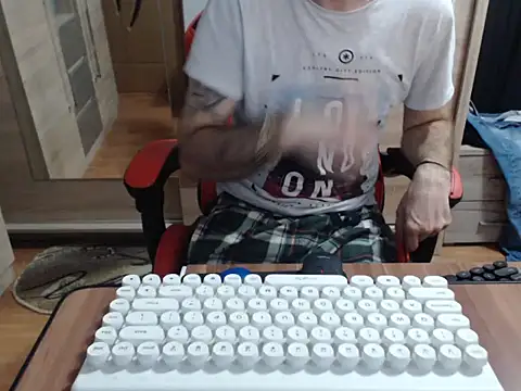 uncutguy01 online show from 10-18-25, 04:58