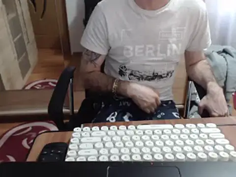 uncutguy01 online show from 03-18-25, 03:44