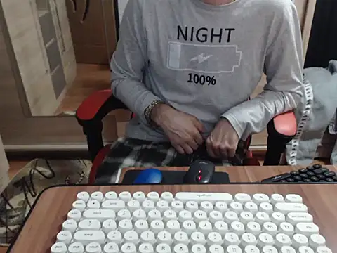 uncutguy01 online show from 10-15-25, 04:44