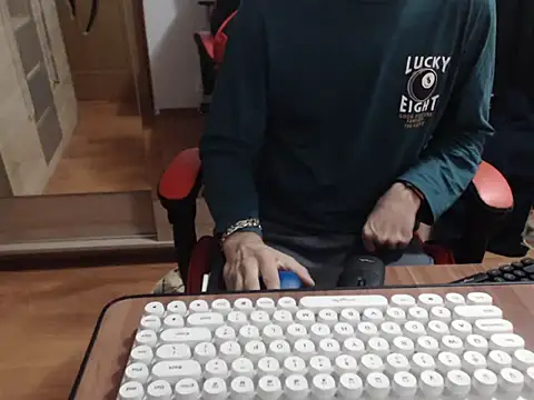 uncutguy01 online show from 10-01-25, 05:01