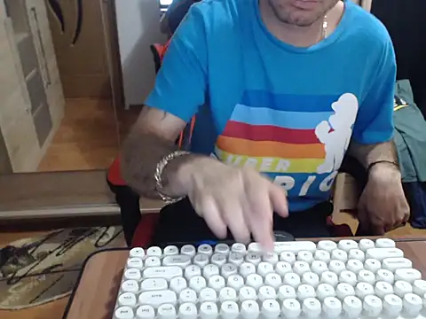 uncutguy01 online show from 09-25-25, 04:18