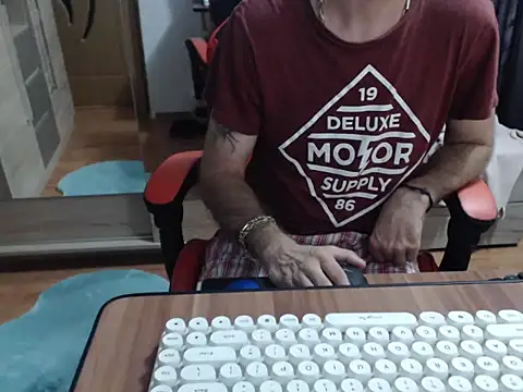 uncutguy01 online show from 09-10-25, 05:39