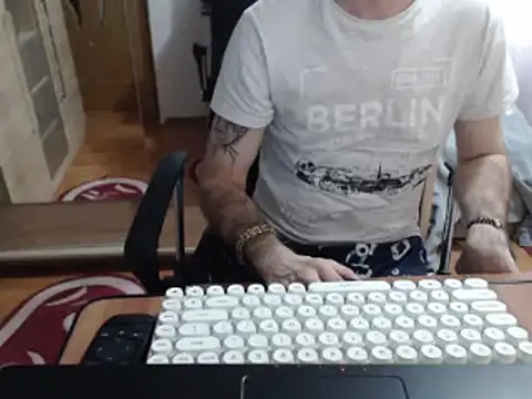 uncutguy01 online show from 03-18-25, 08:06
