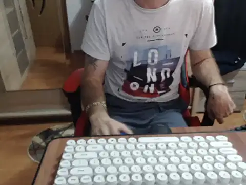 uncutguy01 online show from 09-30-25, 04:51