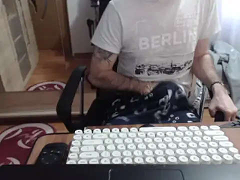 uncutguy01 online show from 03-19-25, 08:23