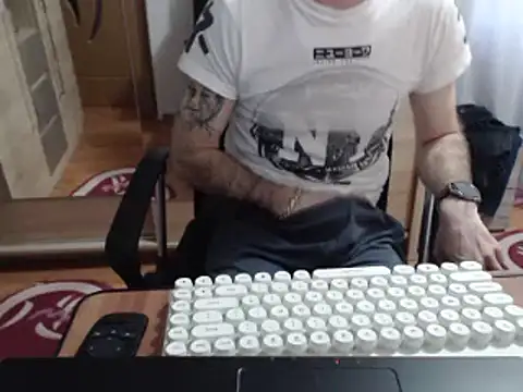 uncutguy01 online show from 03-09-25, 05:33