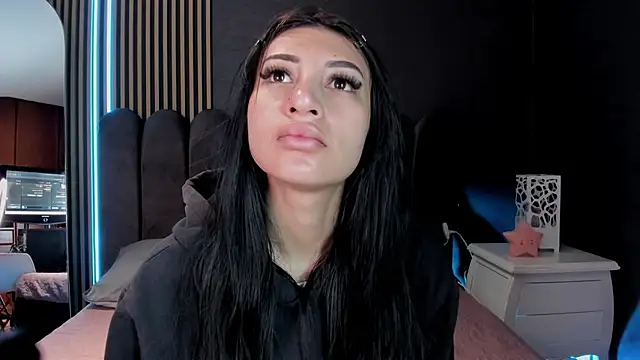 Nicolette ks  online show from 06-19-26, 05:02