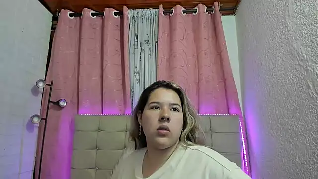 Snapshot of LinaBrowm chatting on 03-20-25, 07:57 LinaBrowm online show from 03-20-25, 07:57