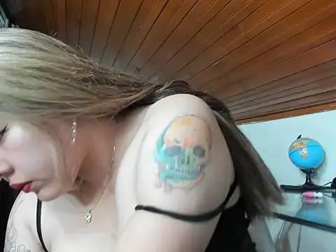 Snapshot of LinaBrowm chatting on 02-18-25, 01:21 LinaBrowm online show from 02-18-25, 01:21