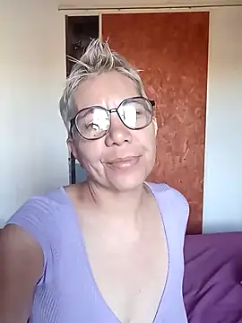 Snapshot of luz_bella chatting on 01-15-25, 10:59 luz bella online show from 01-15-25, 10:59