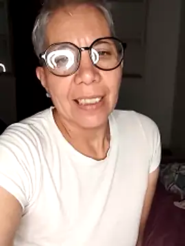 Snapshot of luz_bella chatting on 12-26-24, 02:33 luz bella online show from 12-26-24, 02:33