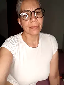 Snapshot of luz_bella chatting on 12-28-24, 10:55 luz bella online show from 12-28-24, 10:55