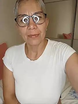 Snapshot of luz_bella chatting on 12-29-24, 03:22 luz bella online show from 12-29-24, 03:22