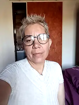 Snapshot of luz_bella chatting on 01-13-25, 10:58 luz bella online show from 01-13-25, 10:58