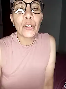 Snapshot of luz_bella chatting on 12-27-24, 02:47 luz bella online show from 12-27-24, 02:47