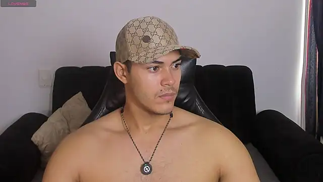 Snapshot of Iamdylan777 chatting on 04-25-26, 01:36 Iamdylan777 online show from 04-25-26, 01:36