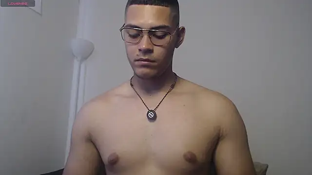 Snapshot of Iamdylan777 chatting on 06-27-26, 03:51 Iamdylan777 online show from 06-27-26, 03:51