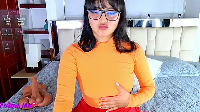 scarlleth  online show from 10-31-25, 12:13