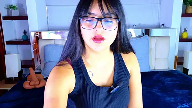 scarlleth  online show from 11-24-25, 12:05