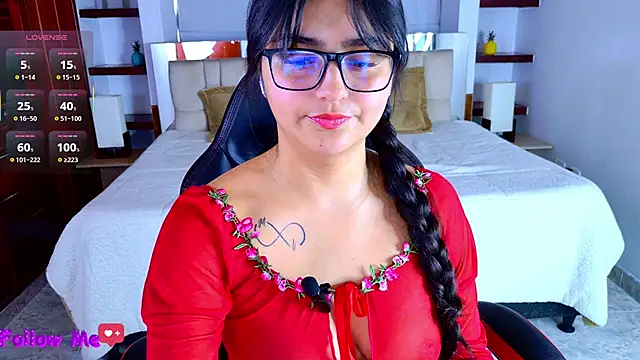 scarlleth  online show from 12-22-25, 12:16