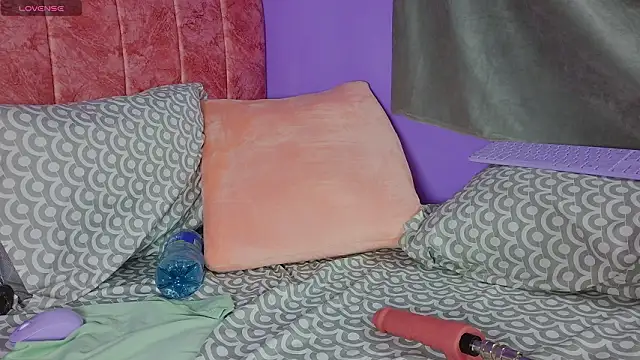 scarlleth  online show from 02-17-26, 01:41