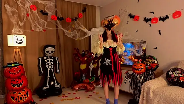 BettyBrowni online show from 10-29-25, 04:28