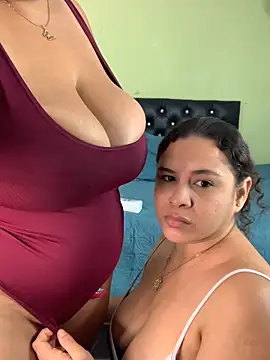 twocurvylatins online show from 11-22-25, 09:46