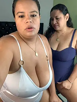 twocurvylatins online show from 07-06-26, 10:22