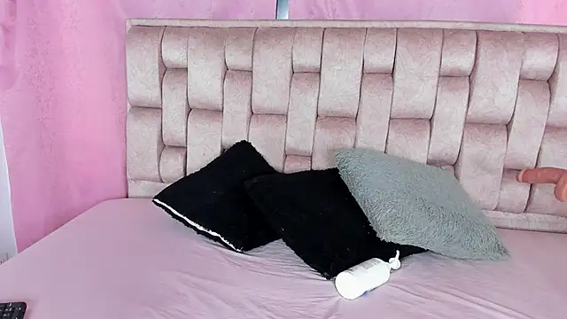 Emma Evelyn online show from 11-29-25, 07:36